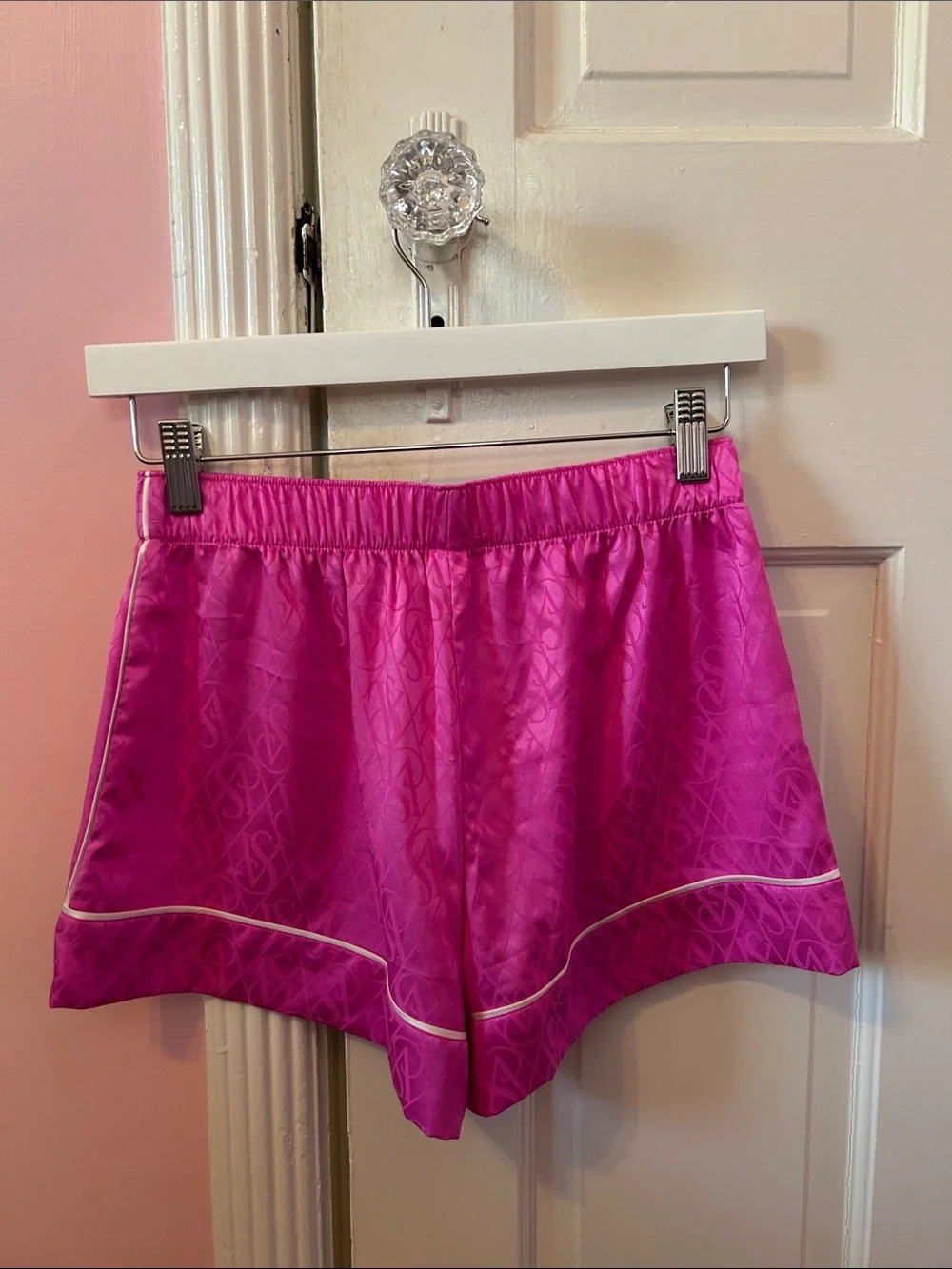 Victoria’s Secret Women’s Pink Satin Pajama Shorts - Picture 2 of 2